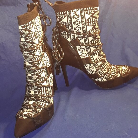 AZALEA WANG  FALLEN OLYMPUS HAS  STILETTO BOOTIE IN BLACK / WHITE - Picture 7 of 7